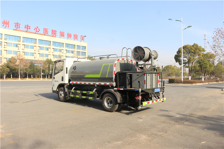 湖北盈通汽車江西藍(lán)牌福田抑塵車