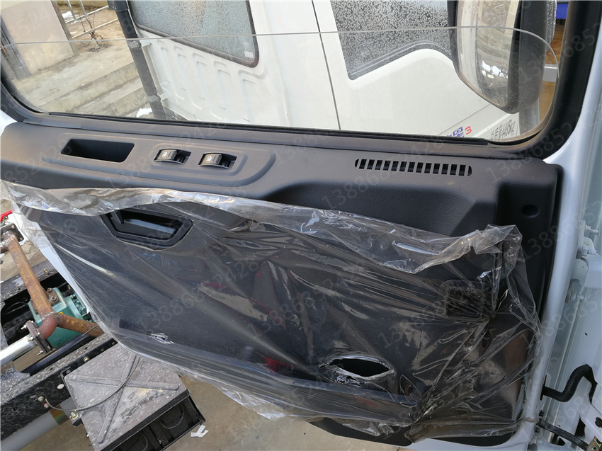 湖北盈通汽車海南藍(lán)牌解放灑