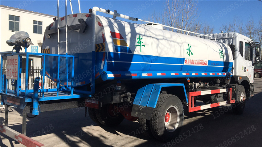 湖北盈通汽車(chē)陜西藍(lán)牌福田抑塵車(chē)價(jià)格